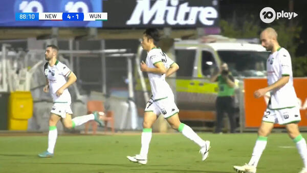 GOAL: Western bag one of their own