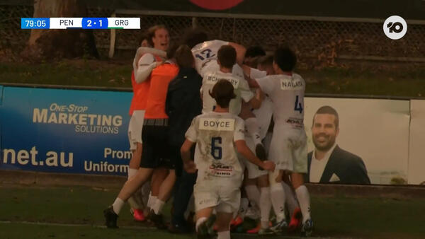 GOAL: Smith scores winner from kick off | Peninsula Power v Green Gully