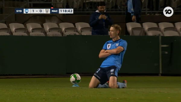 Goal: Van der Saag chips in to seal the win | Sydney FC v Macarthur | FFA Cup