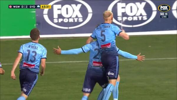 De Jong scores a stunning free-kick