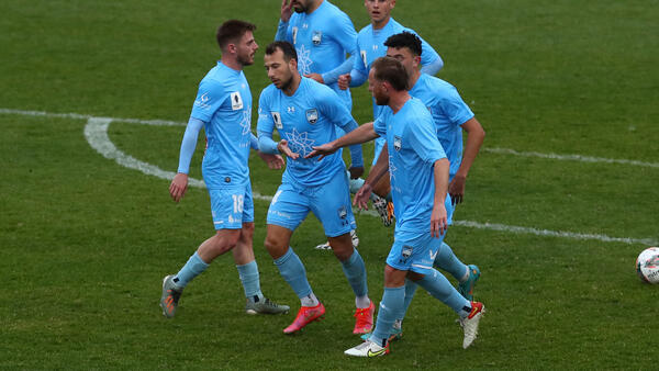 GOAL: Le Fondre finds the equaliser from the spot