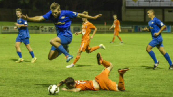 Jordan Lampard and Anthony Grant vie for possession. Image courtesy: Paul Smith