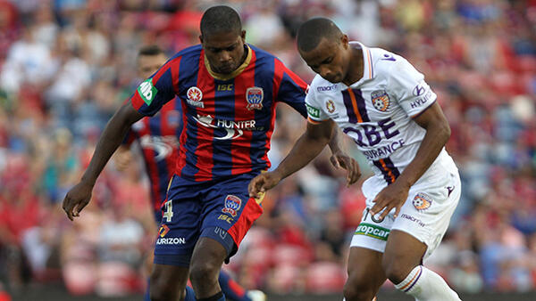 Glory's Sidnei Sciola controls the ball ahead of Jets captain Kew Jaliens.
