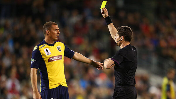 The Mariners' Eddy Bosnar receives a "slice of cheese" in the Westfield FFA Cup.