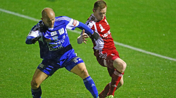 Sean Rooney of Oakleigh Cannons and Nicholas Hegarty of Hume City compete for the ball.