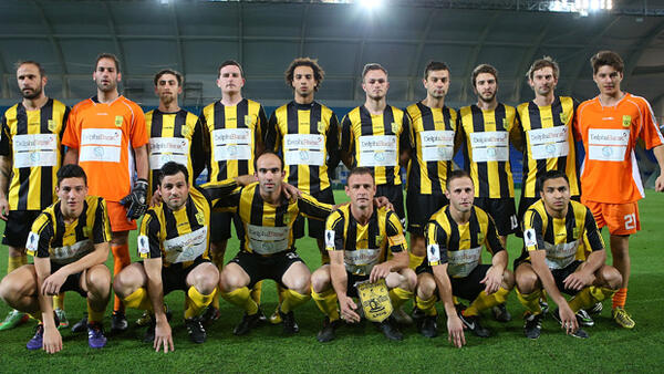 South Springvale pose for a team photo in the 2014 Westfield FFA Cup.