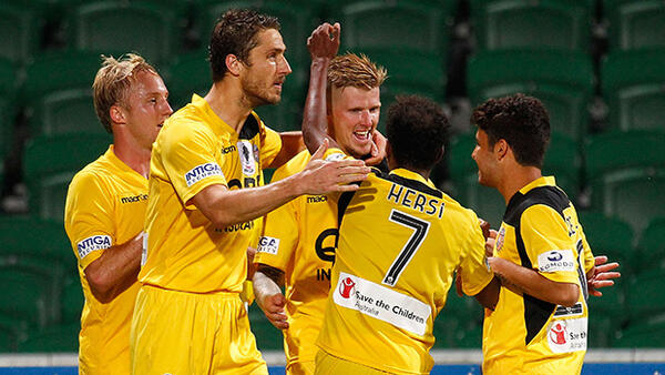 Perth Glory celebrate a goal in their 4-2 win over Melbourne Victory.