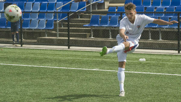 Manly United's Luke Giverin sends in cross in the PS4 NSW NPL. Image courtesy: Football NSW