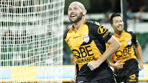 Steve McGarry in action for Hyundai A-League club Perth Glory in 2014.