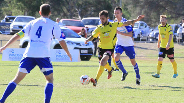 Heidelberg United’s Daniel Vasilevski on the ball. Image credit: HUFC