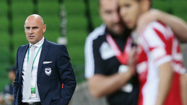 Melbourne Victory coach Kevin Muscat on the sideline at AAMI Park.