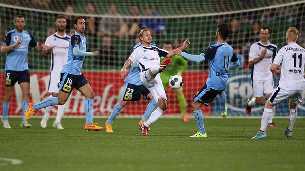 Brad McDonald of Sorrento and Christopher Naumoff of Sydney contest for the ball