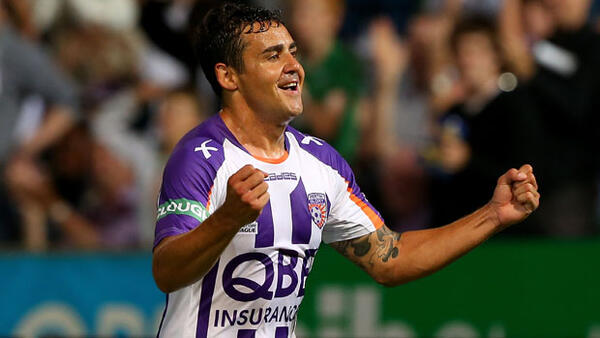 Travis Dodd in action for Perth Glory in 2012.