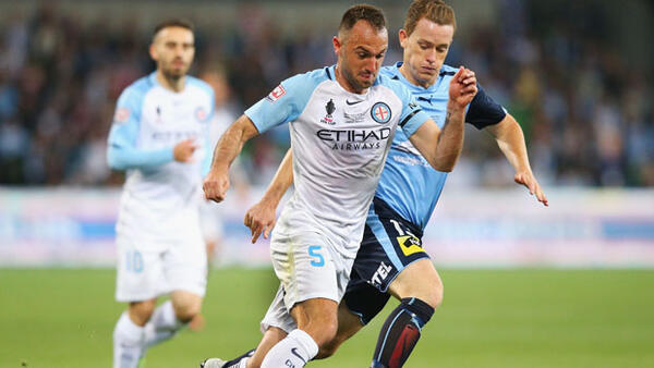 Ivan Franjic on the ball during the FFA Cup Final.